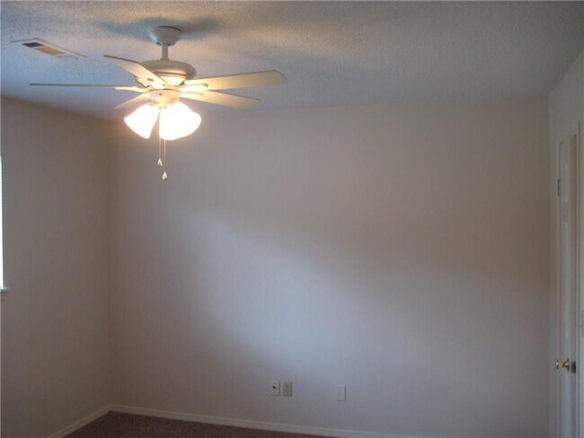 Building Photo - 3507 W Beechwood Dr