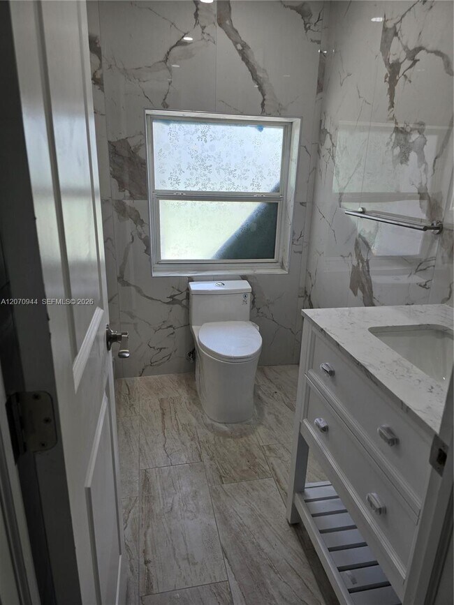 Foto del edificio - 260 NE 118th Terrace