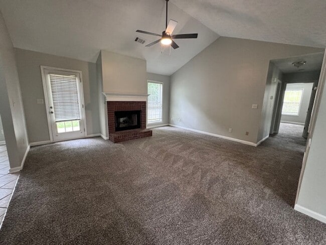 Building Photo - 172 Lakemont Dr