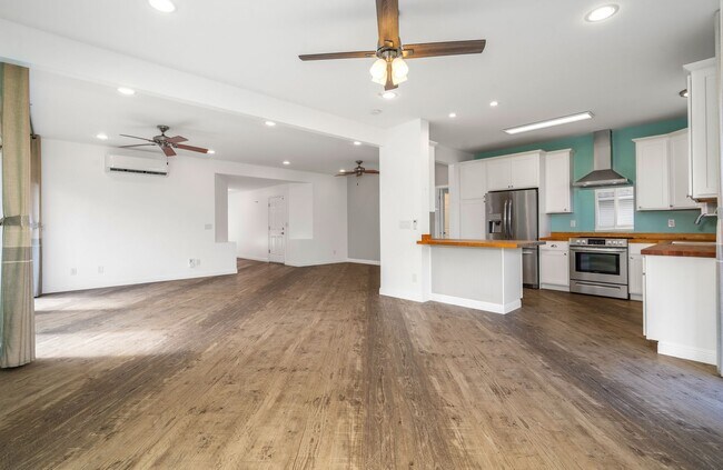 Foto del edificio - Beautiful 3 bed/2 Bath Home in Wailuku w/ Ocean View and a 2 Car Garage!