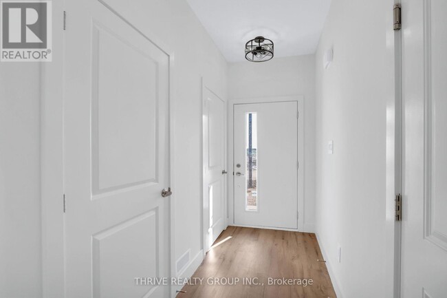 Building Photo - 1595-1595 Capri Cres