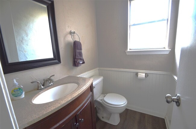 Foto del edificio - 1902 Whitebriar Dr