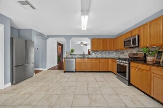 Building Photo - 3406 Huisache Blvd