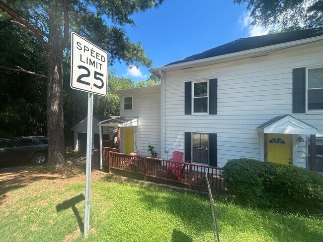 Foto del edificio - Spacious Renovated Lakewood Duplex! Walk t...