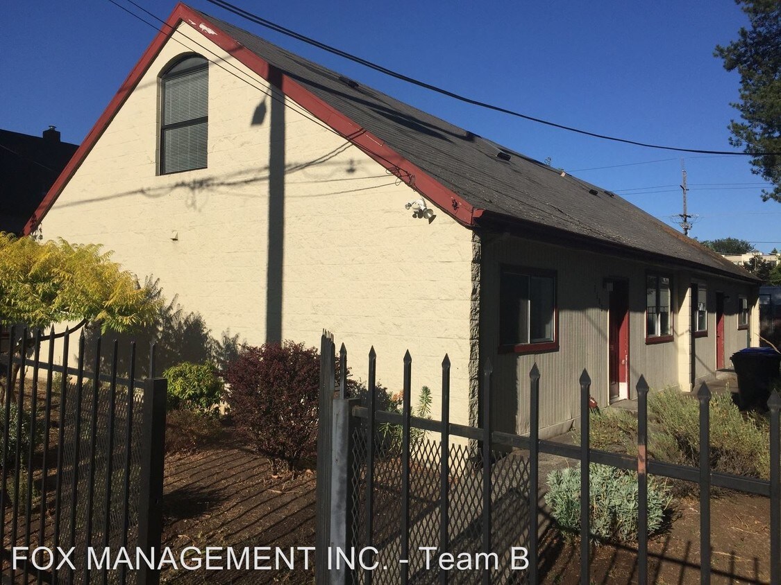 Foto principal - 3602-3604 N Gantenbein Ave