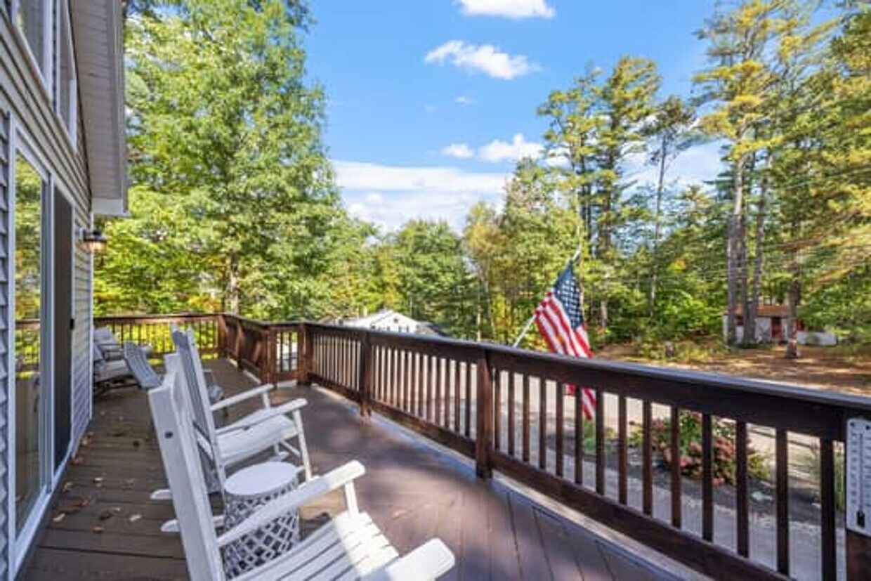 Primary Photo - Spacious & Comfortable 4 Bedroom House - C...