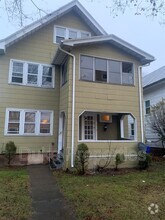 Building Photo - 1042 Bay St