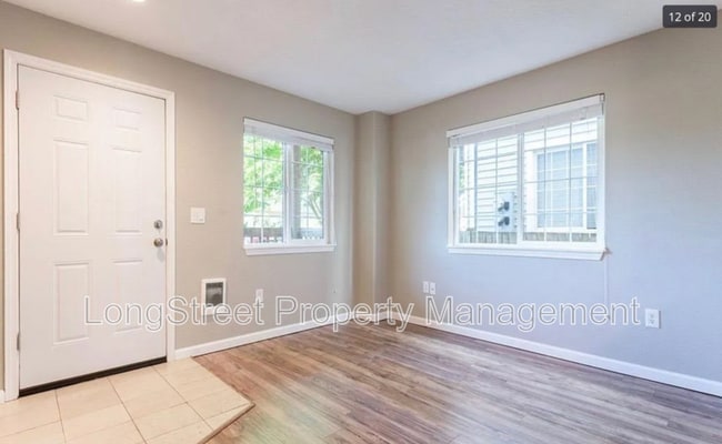 Building Photo - 13027 NE Prescott Dr