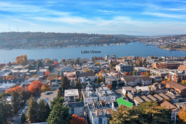 Building Photo - 2220 Franklin Ave E