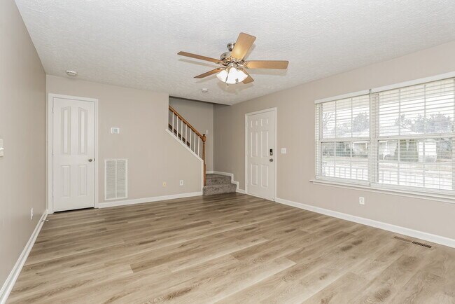 Building Photo - 1711 Luton Dr