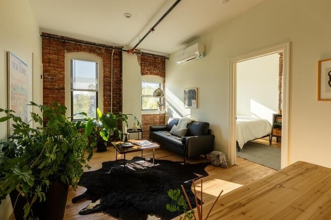 Foto del edificio - 9226 Kercheval Ave