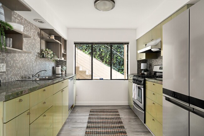 Foto del edificio - 1742 Redesdale Ave