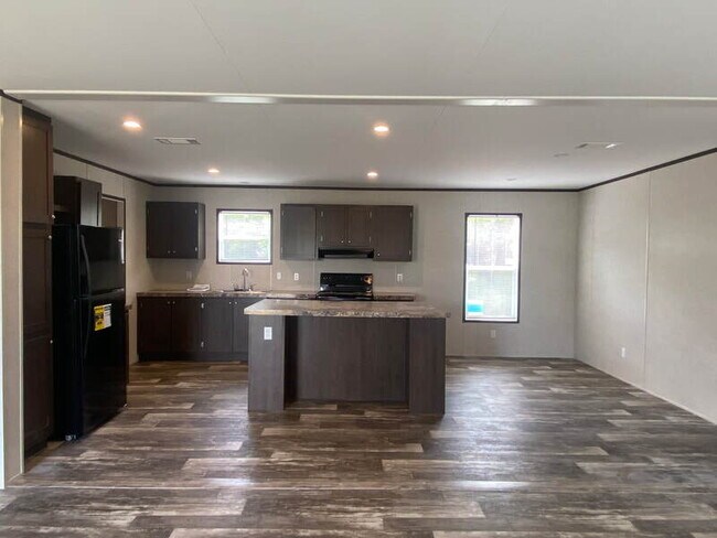 Foto del edificio - Wonderful, modern 3 bedroom 2 bath mobile