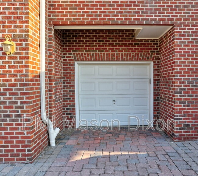 Building Photo - 5801 Clipper Ln