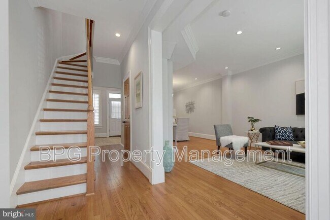 Foto del edificio - 431 Manor Pl NW