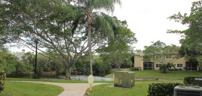 Foto del edificio - 700 Cypress Club Way