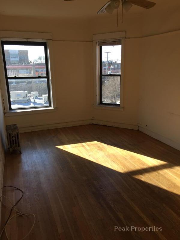 Foto principal - 1002 W Irving Park Rd