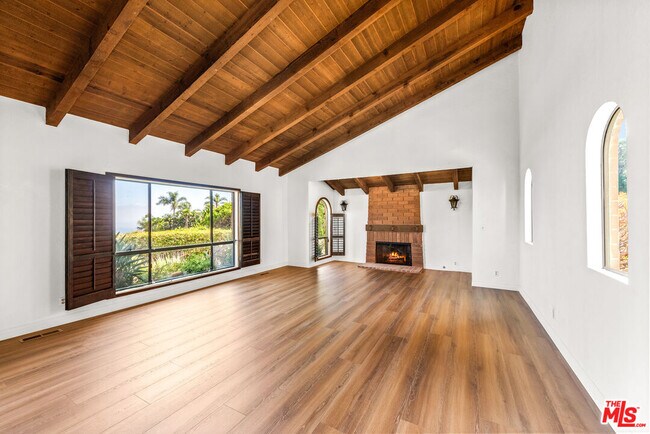 Building Photo - 3636 Malibu Country Dr