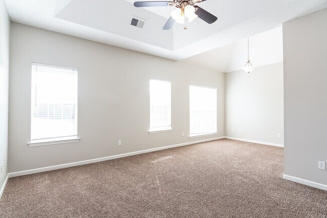 Foto del edificio - 5820 Lillian Bend Dr