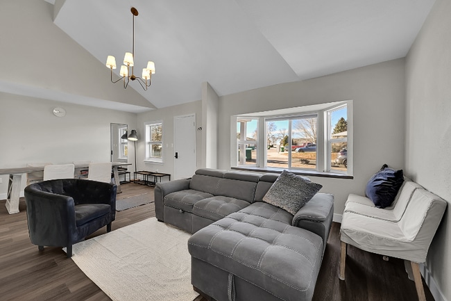 Building Photo - 660 Hickory St