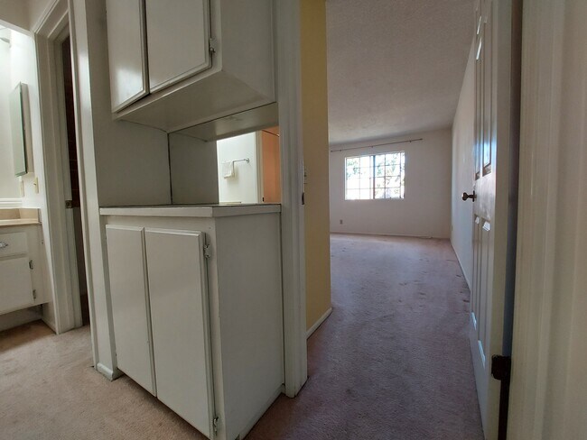 Building Photo - 1131 Packers Cir