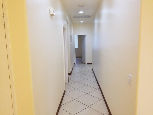 Foto del edificio - 45851 17th St W