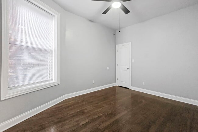 Photo - 908 W Montrose Ave Apartment