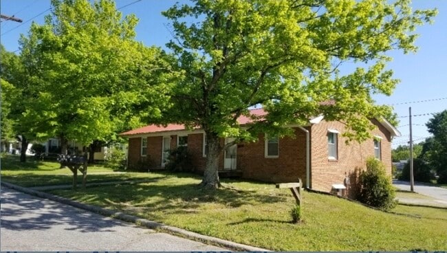Building Photo - 303 Culbreth Ave