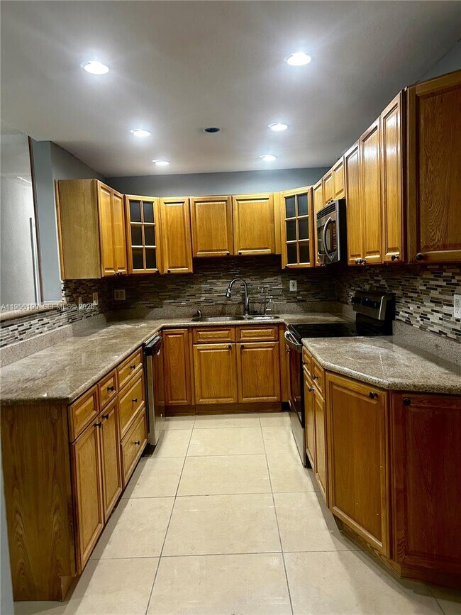 Foto del edificio - 3720 SW 32 Ave