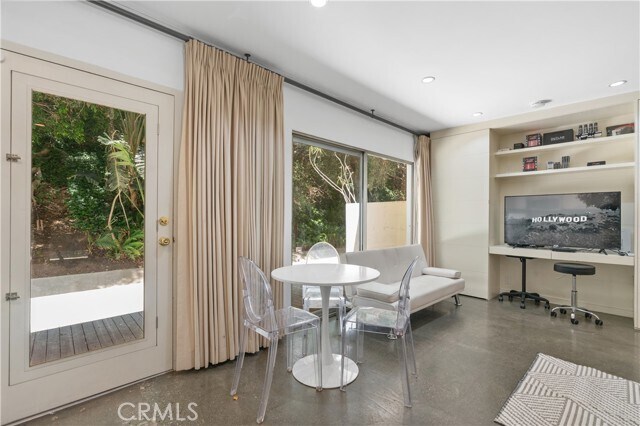 Foto principal - 8787 Shoreham Dr