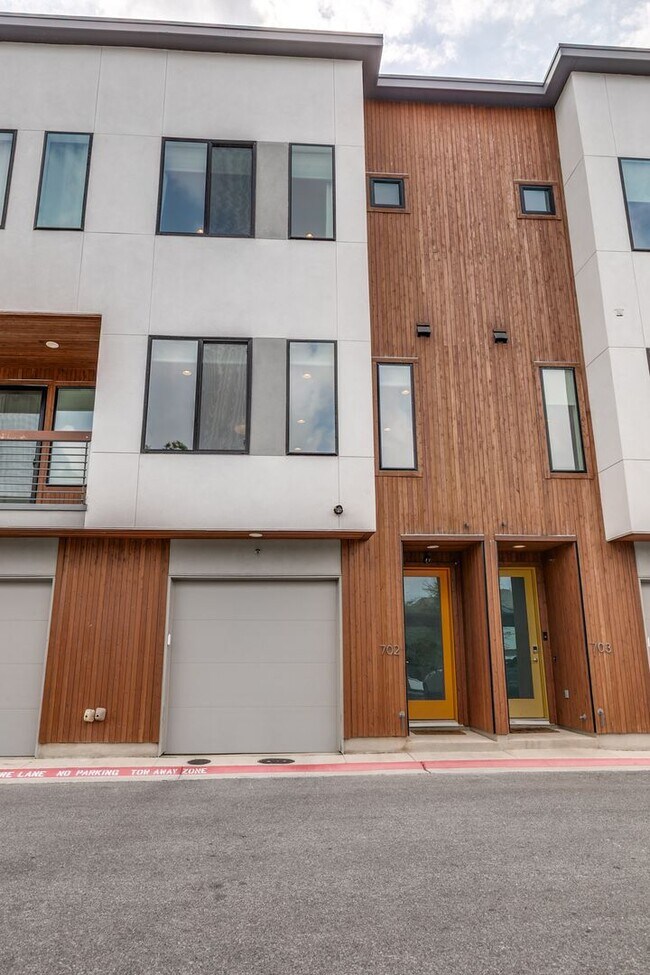 Foto del edificio - $500 off First Month's Rent*!!!