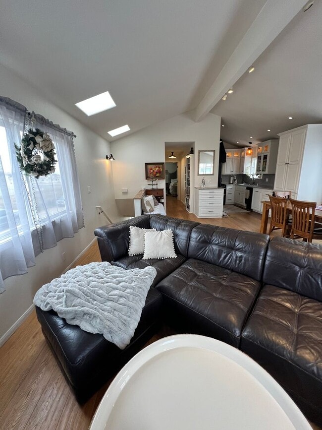 Building Photo - Silver Strand Beach - Furnished two bedroo...