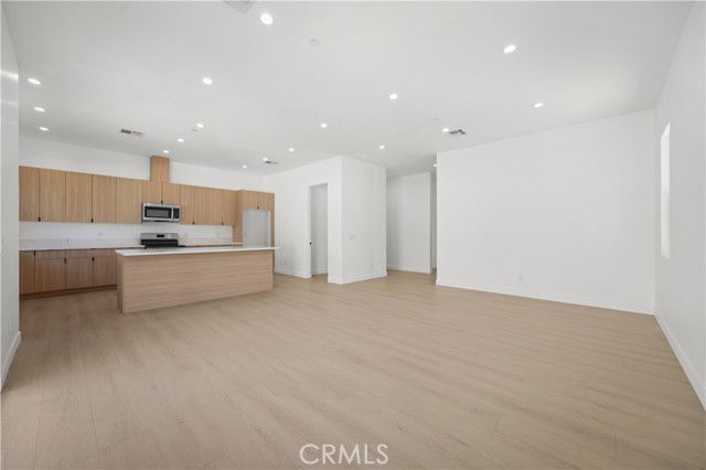 Building Photo - 6948 Amestoy Ave