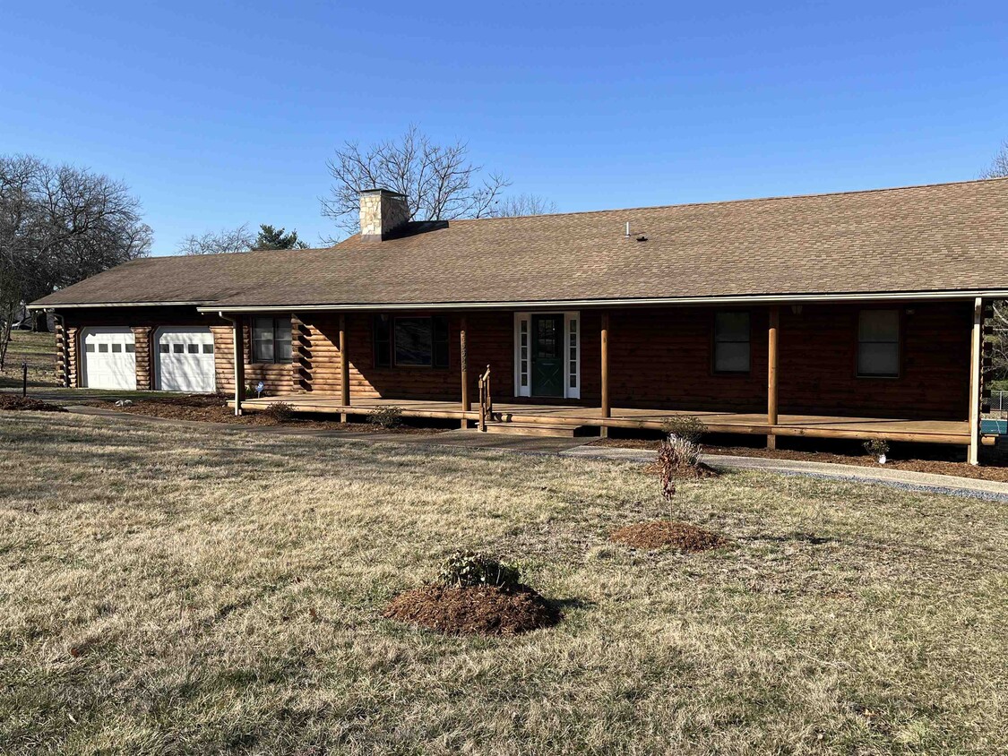 Primary Photo - 5682 Scholars Rd