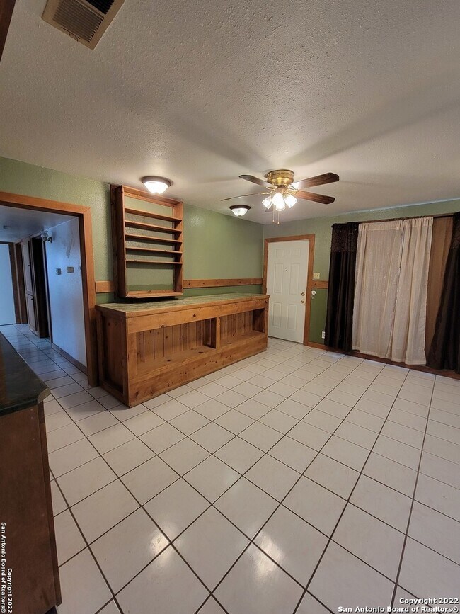 Building Photo - 483 Anton Dr