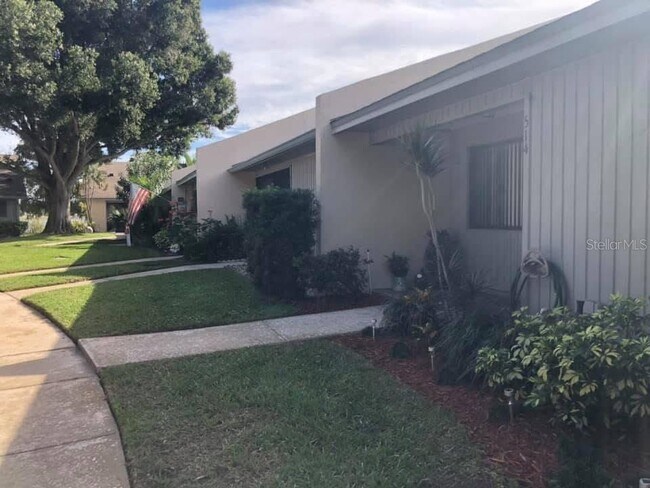 Foto del edificio - 2600 Lucerne Park Rd