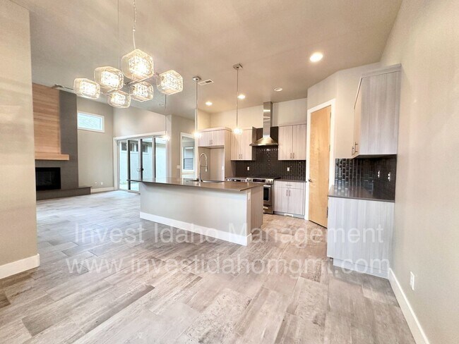 Foto del edificio - Rarely available in the most preferred River District! Available June 2026