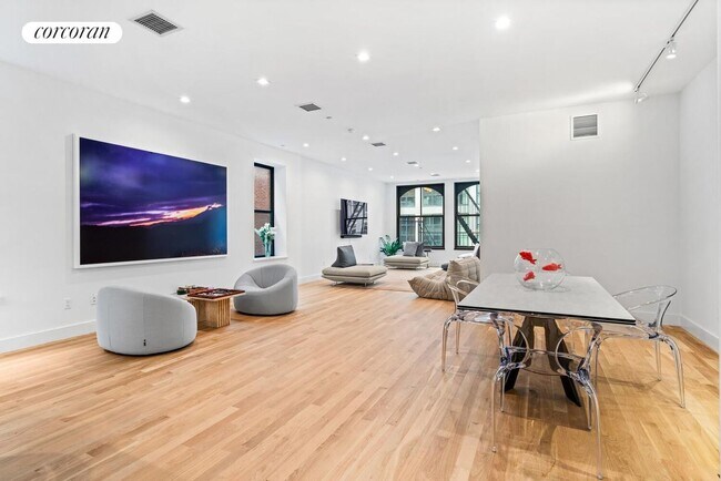 Foto del edificio - 228 W Broadway