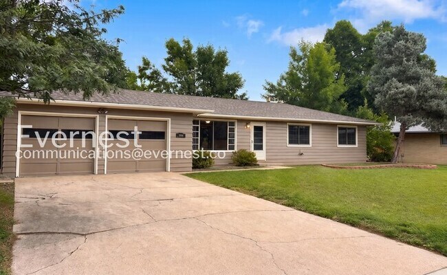 Foto del edificio - 3 Bed, 1 Bath Home with Fenced Yard & Garage / Available Now!