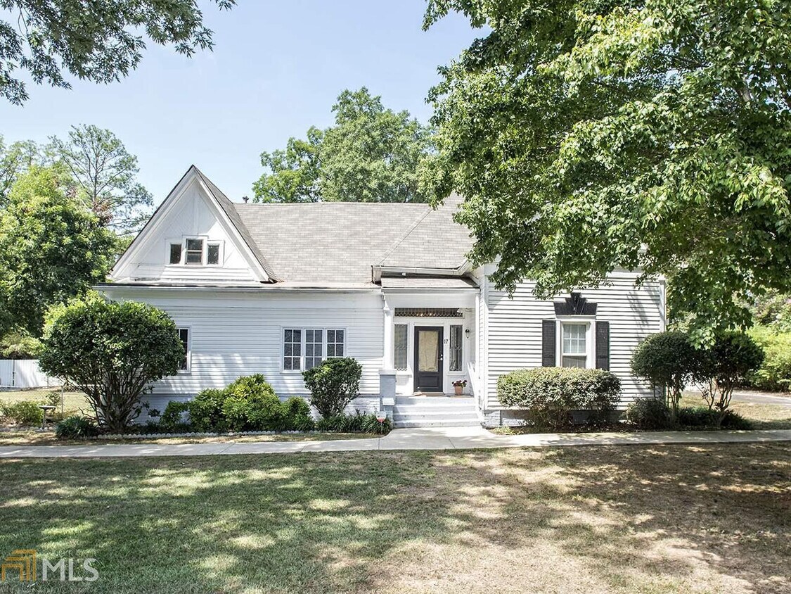 17 W Main St, Hampton, GA 30228 House Rental in Hampton, GA