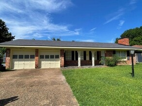 Building Photo - 2710 Higgins Dr