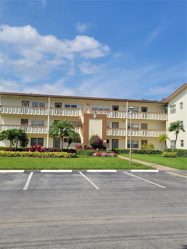 Building Photo - 46 Mansfield B