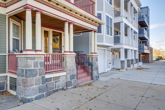 Building Photo - 41 Farragut Rd