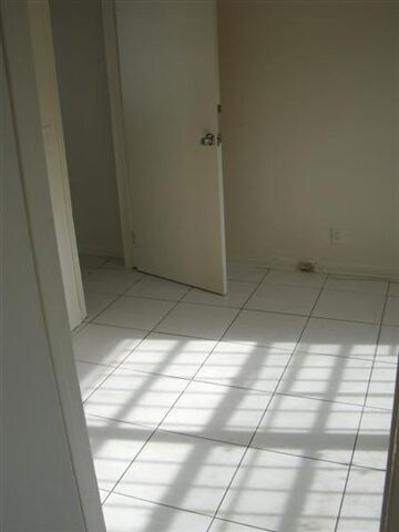 Building Photo - 905 19th St