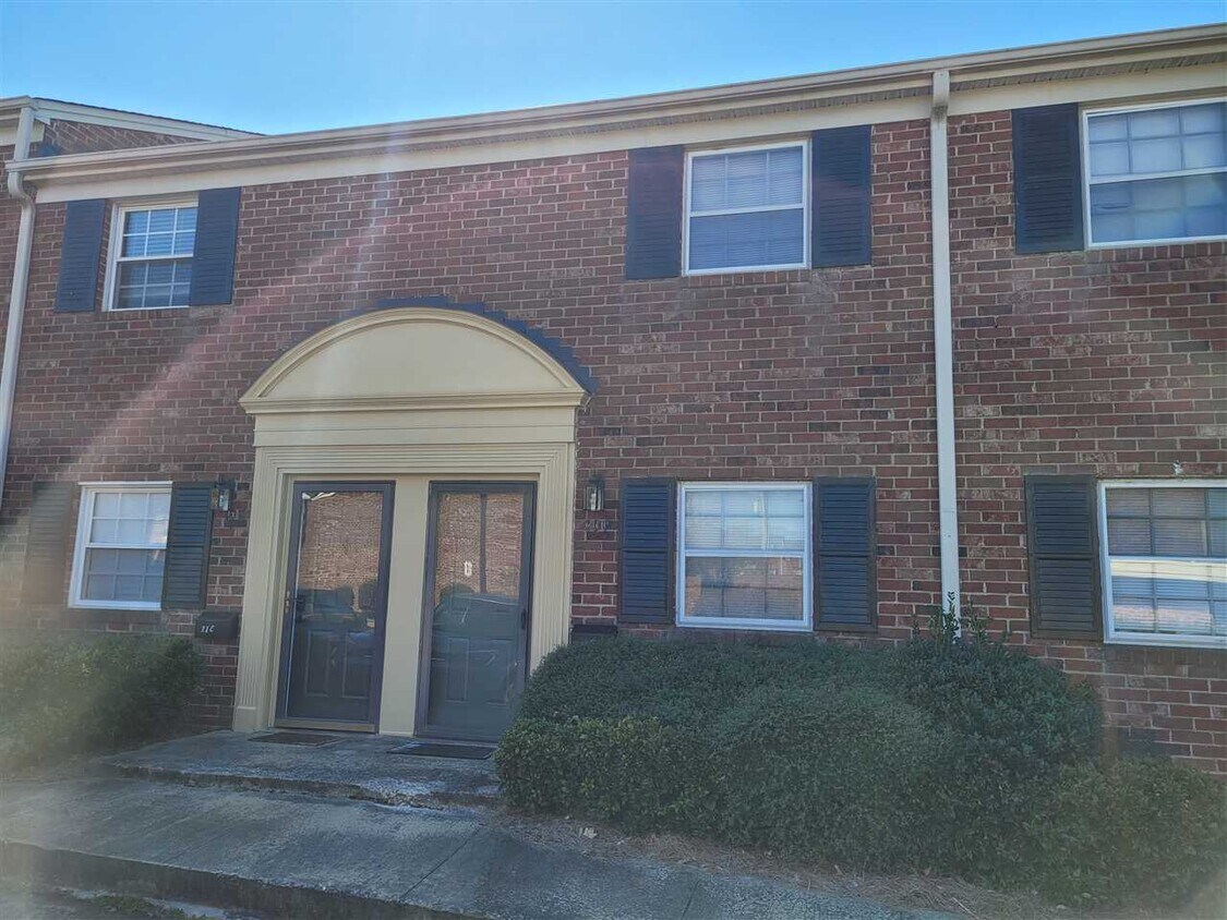 Foto principal - 2530 E North St