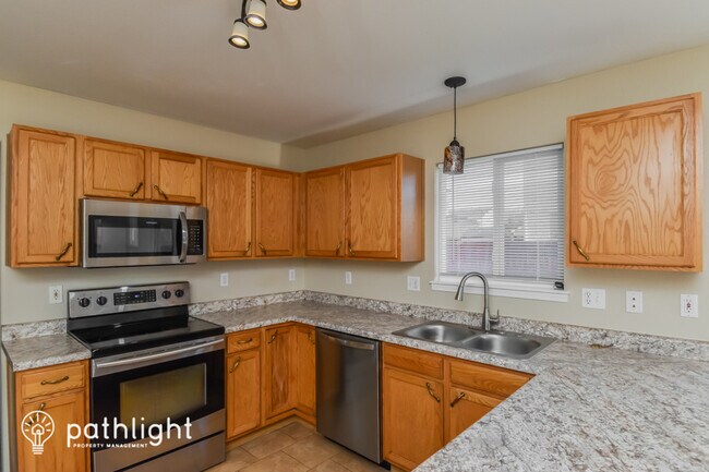 Foto del edificio - 4596 Skylark Rd