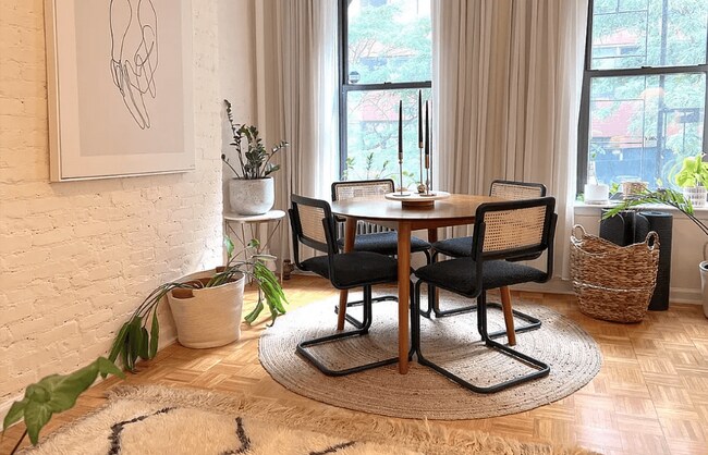 Building Photo - 219 E 94th St