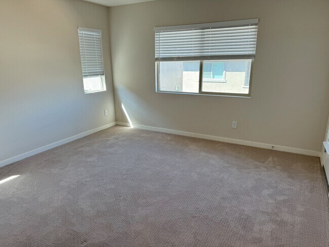 Building Photo - Summerlin 3-bedroom 2.5 bath home in gated...
