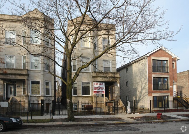 Building Photo - 1530 S Trumbull Ave