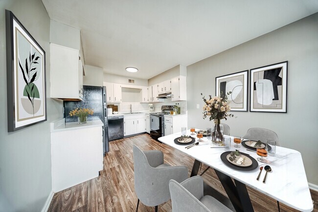Building Photo - Roban Apartments